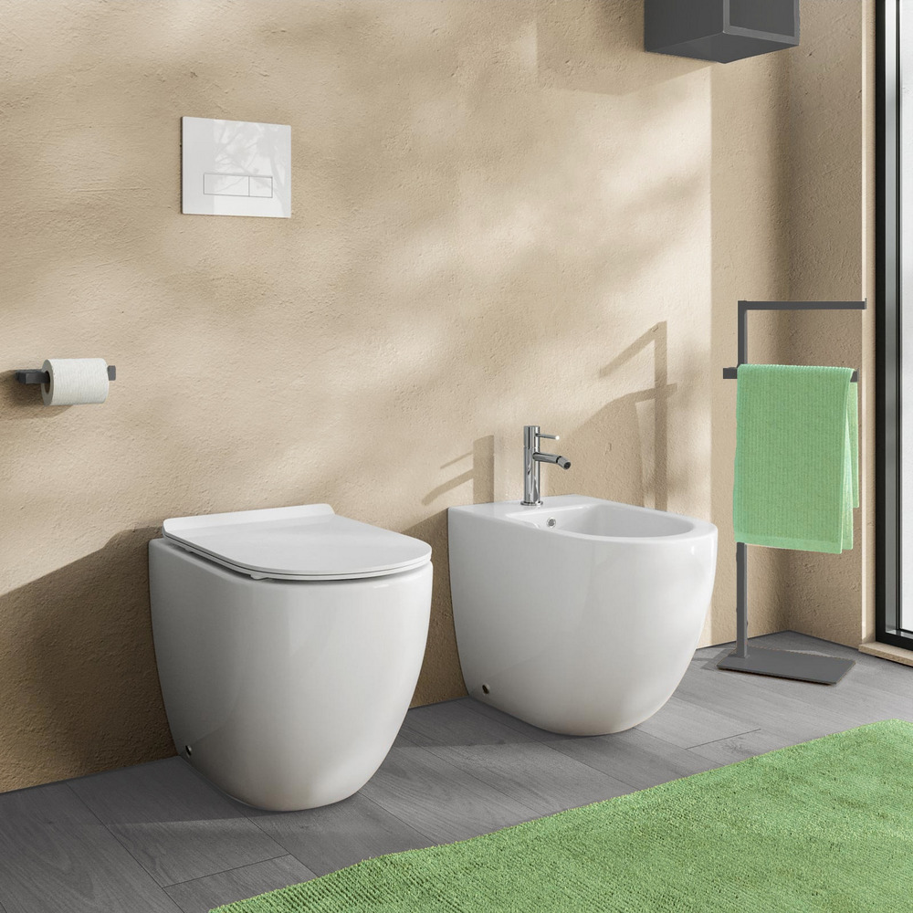 1 Sanitari in ceramica bianca bidet e wc filomuro con copriwc soft-close modello Onice
