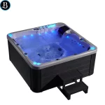 Minispa da 190x190 cm per 6 persone completa di 72 idrogetti, bluetooth, cromoterapia e riscaldatore MI056