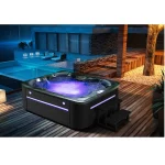 Minispa da 210x160 cm per 4-5 persone completa di 50 idrogetti cromoterapia e bluetooth MI068