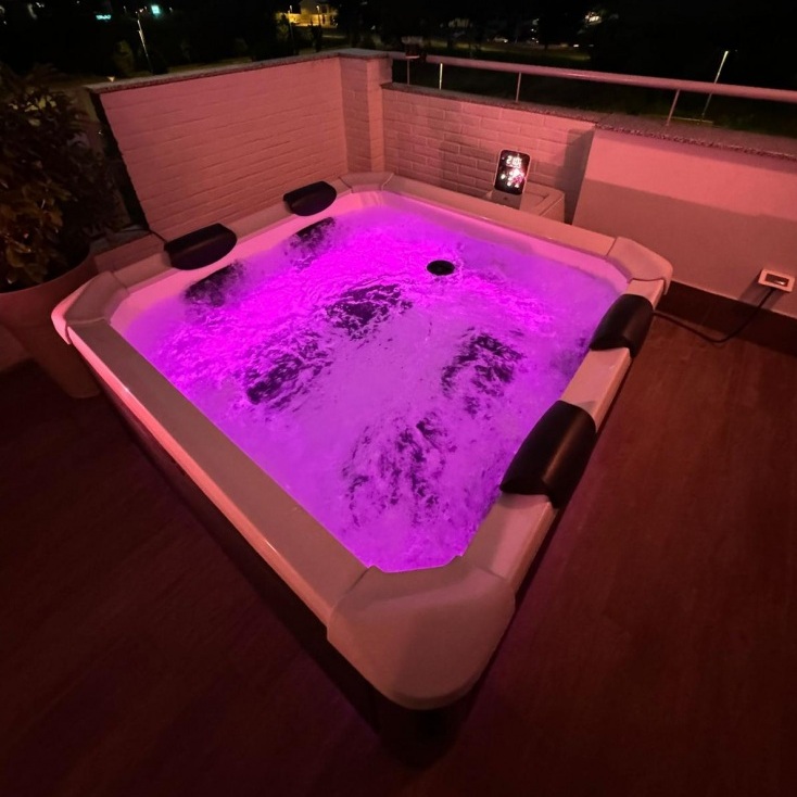 17 Minispa idromassaggio 148 getti 180x180 cm 8 posti led cromoterapia riscaldatore copertura inclusa MI074