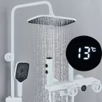 Colonna doccia con finitura bianca realizzata in alluminio comprensiva di 2 doccini e un soffione MD015