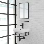 Arredo bagno modello "Basic" con lavabo in ceramica e struttura realizzata in metallo nero specchiera e mensola Dimensione 45x36 cm
