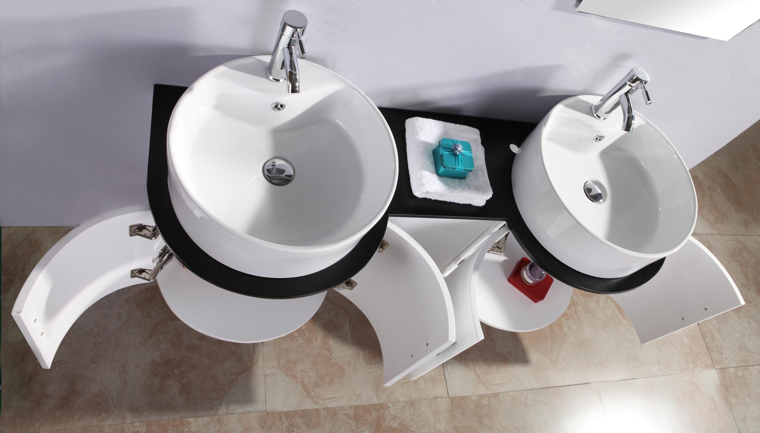 Bathroom furniture 138 cm white lacquered countertop washbasin with mirror "Tower" model