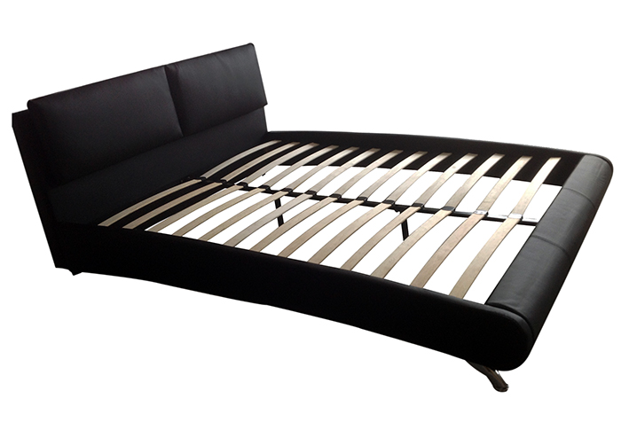 Letto matrimoniale modello Silene 227x174 bianco o nero rivestimento ecopelle piedi in acciaio