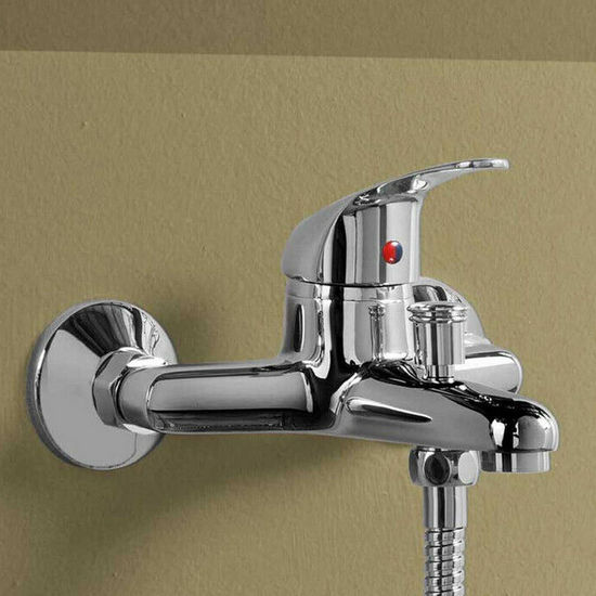 Rubinetto cromato a muro per vasca con deviatore RB134