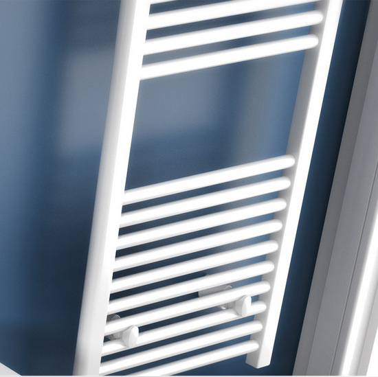 Radiatore scaldasalviette lineare o curvo in due finiture 150 o 180 cm di altezza TEA003