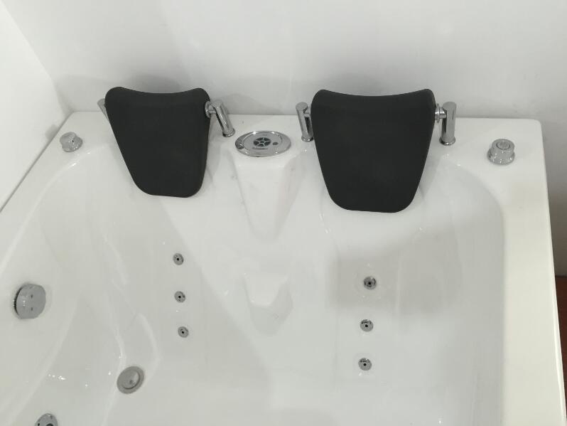 vasca_da_bagno_170x115_full_optional_va83_7813__1623999580_821 Whirlpool bathtub 170x115 cm with 15 jets and radio VA105